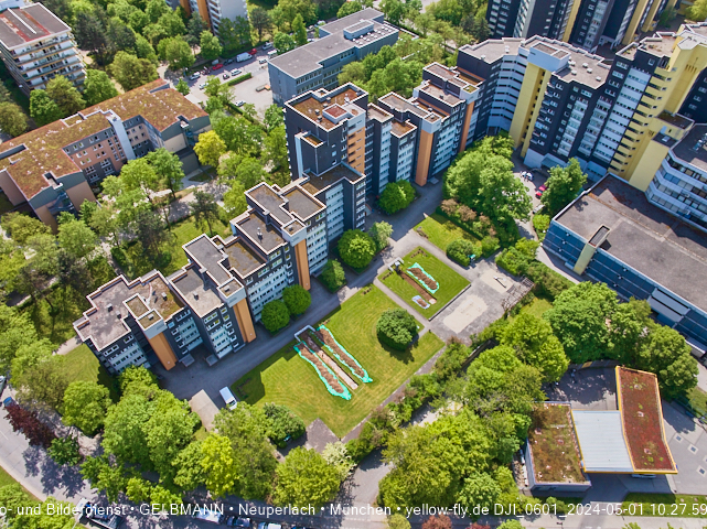 30.04.2024 - das Marx-Zentrum und Karl-Marx-Ring 52-62 mit Tiefgaragenbaustelle