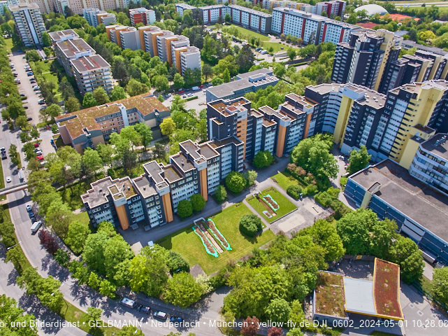 30.04.2024 - das Marx-Zentrum und Karl-Marx-Ring 52-62 mit Tiefgaragenbaustelle