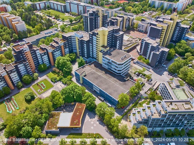 30.04.2024 - das Marx-Zentrum und Karl-Marx-Ring 52-62 mit Tiefgaragenbaustelle