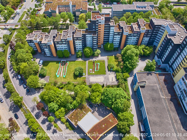 30.04.2024 - das Marx-Zentrum und Karl-Marx-Ring 52-62 mit Tiefgaragenbaustelle