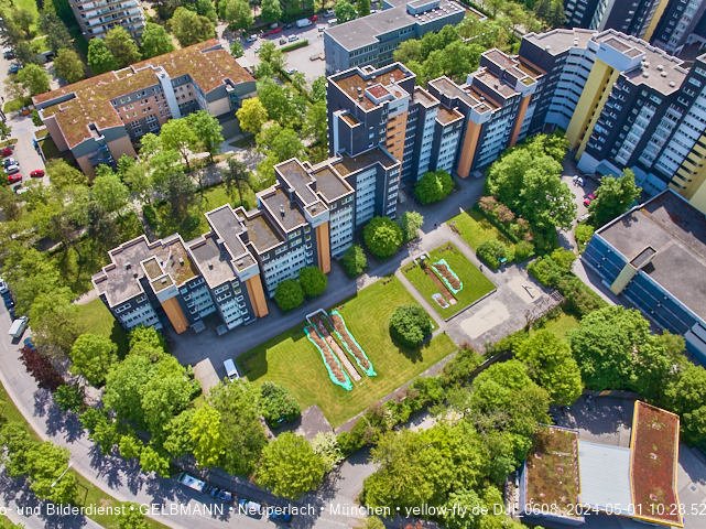 30.04.2024 - das Marx-Zentrum und Karl-Marx-Ring 52-62 mit Tiefgaragenbaustelle