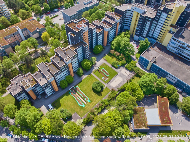 30.04.2024 - das Marx-Zentrum und Karl-Marx-Ring 52-62 mit Tiefgaragenbaustelle