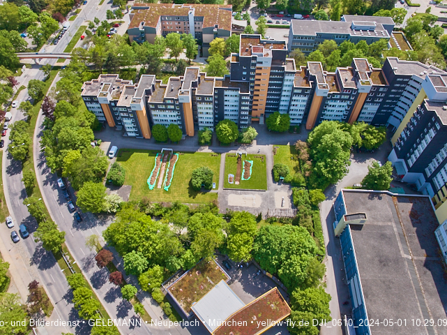 30.04.2024 - das Marx-Zentrum und Karl-Marx-Ring 52-62 mit Tiefgaragenbaustelle