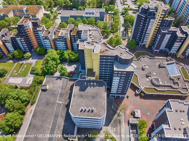 30.04.2024 - das Marx-Zentrum und Karl-Marx-Ring 52-62 mit Tiefgaragenbaustelle