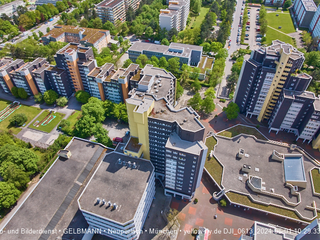 30.04.2024 - das Marx-Zentrum und Karl-Marx-Ring 52-62 mit Tiefgaragenbaustelle