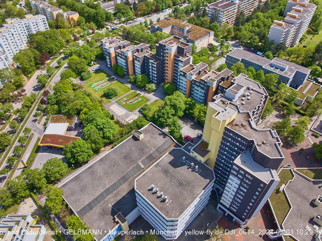30.04.2024 - das Marx-Zentrum und Karl-Marx-Ring 52-62 mit Tiefgaragenbaustelle