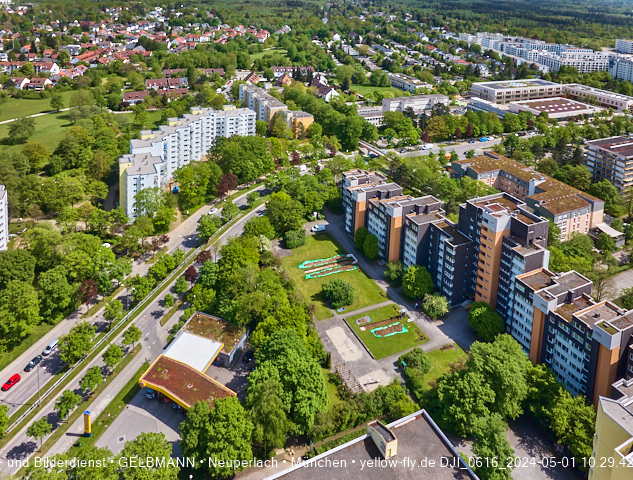 30.04.2024 - das Marx-Zentrum und Karl-Marx-Ring 52-62 mit Tiefgaragenbaustelle