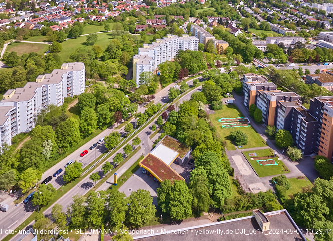 30.04.2024 - das Marx-Zentrum und Karl-Marx-Ring 52-62 mit Tiefgaragenbaustelle