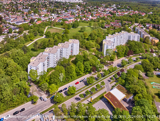 30.04.2024 - das Marx-Zentrum und Karl-Marx-Ring 52-62 mit Tiefgaragenbaustelle