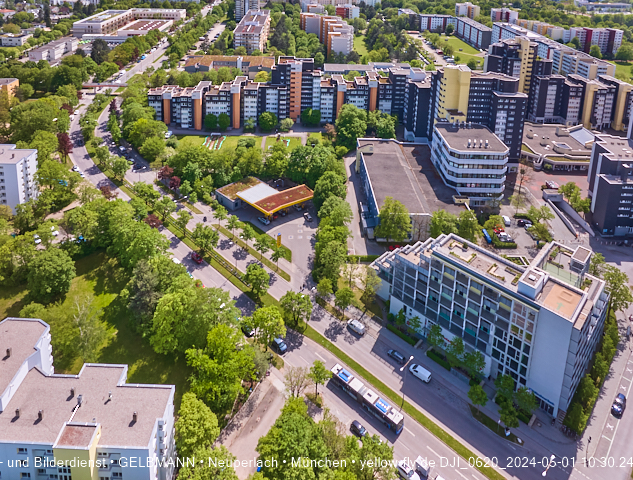 30.04.2024 - das Marx-Zentrum und Karl-Marx-Ring 52-62 mit Tiefgaragenbaustelle
