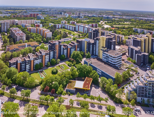 30.04.2024 - das Marx-Zentrum und Karl-Marx-Ring 52-62 mit Tiefgaragenbaustelle