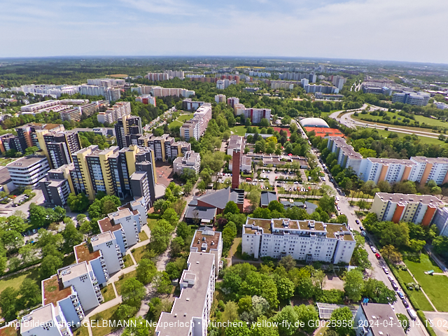 30.04.2024 - das Marx-Zentrum und Karl-Marx-Ring 52-62 mit Tiefgaragenbaustelle