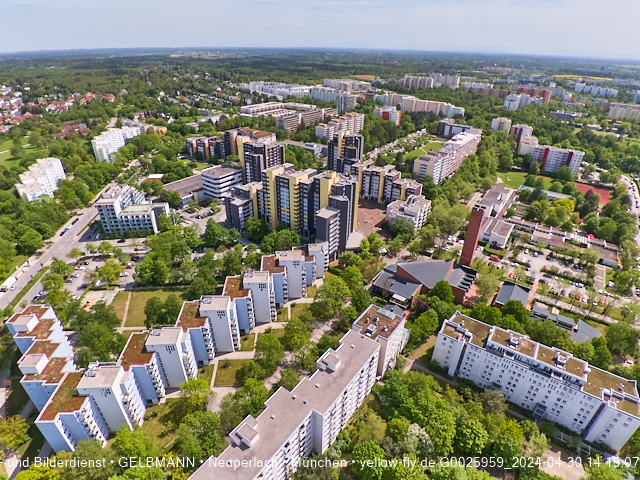 30.04.2024 - das Marx-Zentrum und Karl-Marx-Ring 52-62 mit Tiefgaragenbaustelle