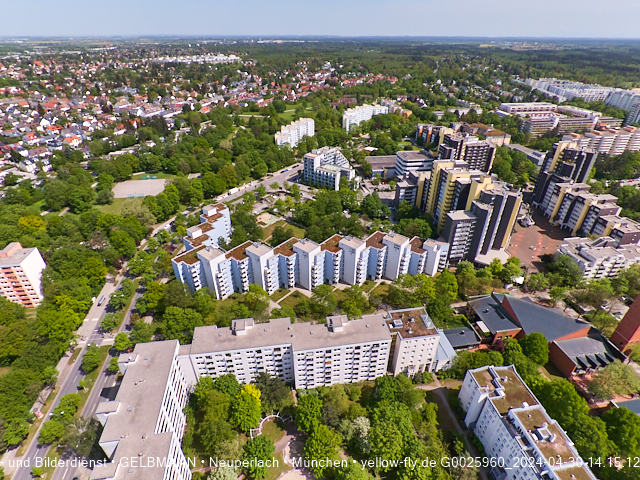 30.04.2024 - das Marx-Zentrum und Karl-Marx-Ring 52-62 mit Tiefgaragenbaustelle