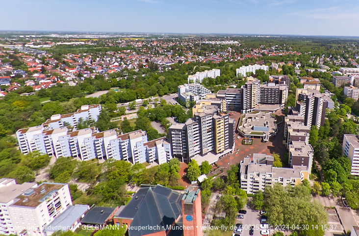 30.04.2024 - das Marx-Zentrum und Karl-Marx-Ring 52-62 mit Tiefgaragenbaustelle