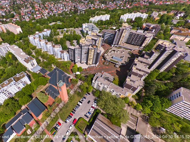 30.04.2024 - das Marx-Zentrum und Karl-Marx-Ring 52-62 mit Tiefgaragenbaustelle