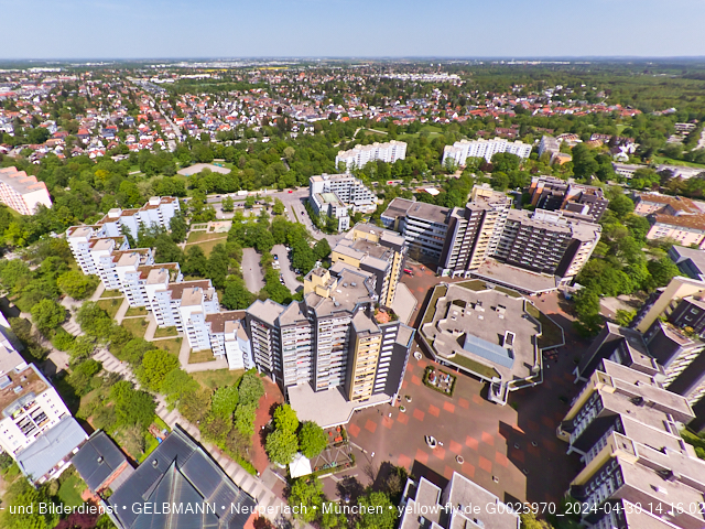 30.04.2024 - das Marx-Zentrum und Karl-Marx-Ring 52-62 mit Tiefgaragenbaustelle