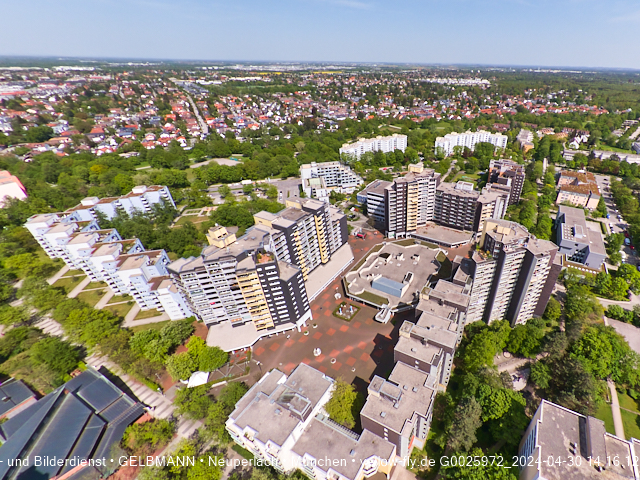 30.04.2024 - das Marx-Zentrum und Karl-Marx-Ring 52-62 mit Tiefgaragenbaustelle