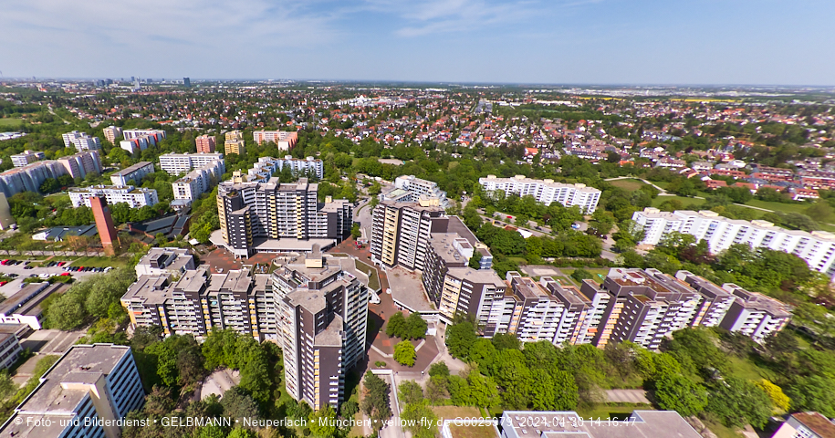 30.04.2024 - das Marx-Zentrum und Karl-Marx-Ring 52-62 mit Tiefgaragenbaustelle