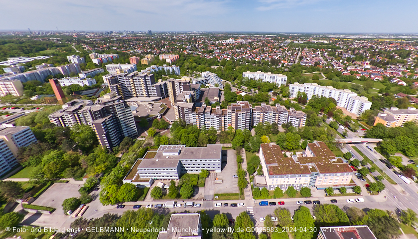 30.04.2024 - das Marx-Zentrum und Karl-Marx-Ring 52-62 mit Tiefgaragenbaustelle
