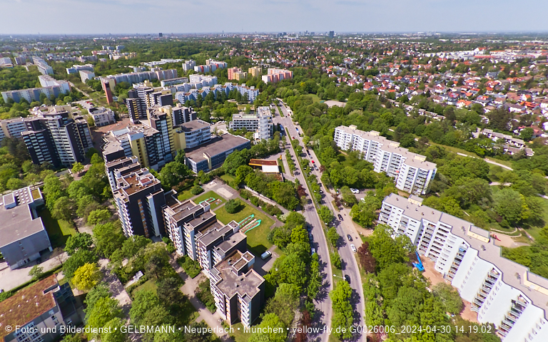30.04.2024 - das Marx-Zentrum und Karl-Marx-Ring 52-62 mit Tiefgaragenbaustelle