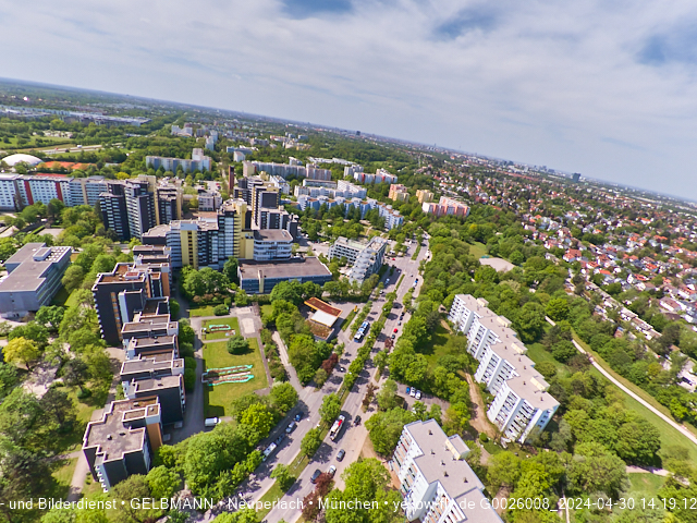 30.04.2024 - das Marx-Zentrum und Karl-Marx-Ring 52-62 mit Tiefgaragenbaustelle