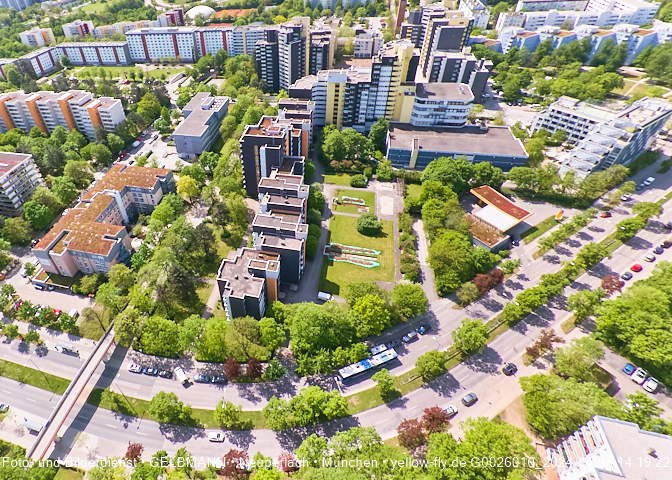 30.04.2024 - das Marx-Zentrum und Karl-Marx-Ring 52-62 mit Tiefgaragenbaustelle