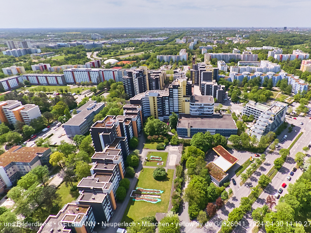 30.04.2024 - das Marx-Zentrum und Karl-Marx-Ring 52-62 mit Tiefgaragenbaustelle