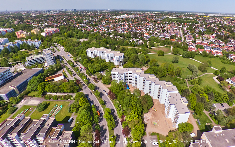 30.04.2024 - das Marx-Zentrum und Karl-Marx-Ring 52-62 mit Tiefgaragenbaustelle