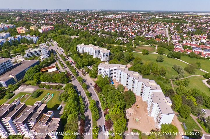 30.04.2024 - das Marx-Zentrum und Karl-Marx-Ring 52-62 mit Tiefgaragenbaustelle