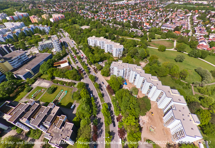 30.04.2024 - das Marx-Zentrum und Karl-Marx-Ring 52-62 mit Tiefgaragenbaustelle