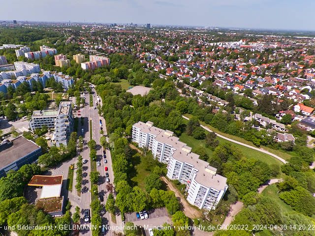30.04.2024 - das Marx-Zentrum und Karl-Marx-Ring 52-62 mit Tiefgaragenbaustelle