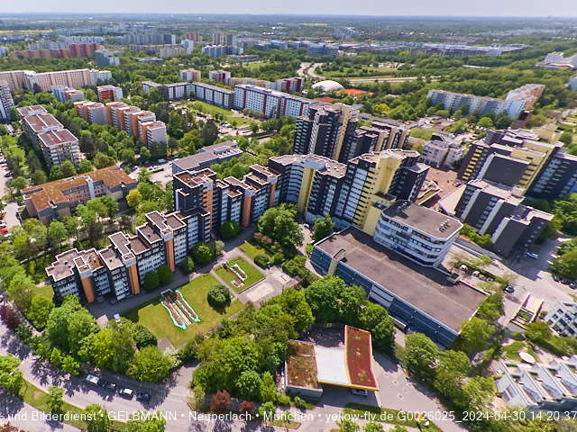 30.04.2024 - das Marx-Zentrum und Karl-Marx-Ring 52-62 mit Tiefgaragenbaustelle