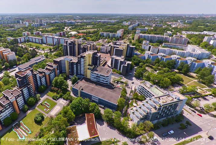 30.04.2024 - das Marx-Zentrum und Karl-Marx-Ring 52-62 mit Tiefgaragenbaustelle