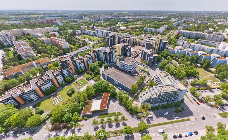 30.04.2024 - das Marx-Zentrum und Karl-Marx-Ring 52-62 mit Tiefgaragenbaustelle