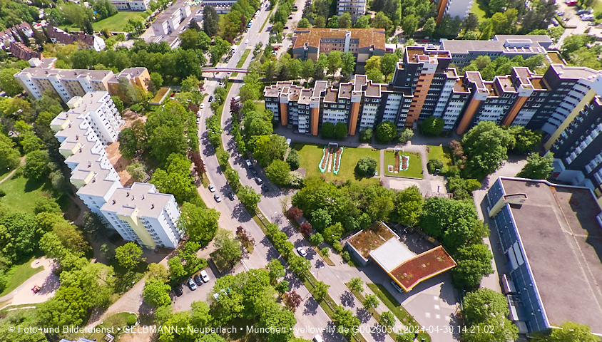 30.04.2024 - das Marx-Zentrum und Karl-Marx-Ring 52-62 mit Tiefgaragenbaustelle