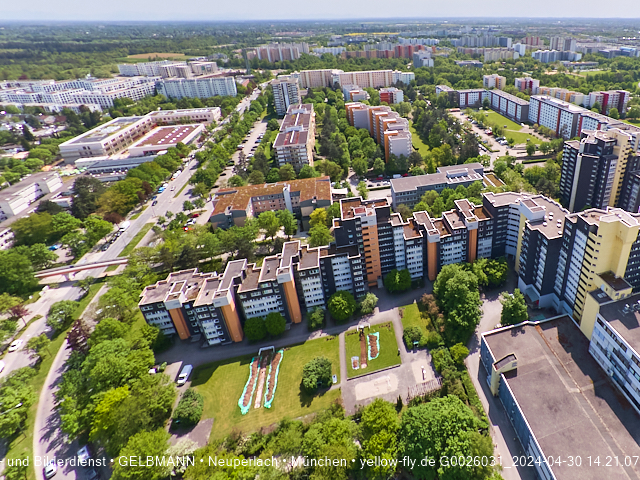 30.04.2024 - das Marx-Zentrum und Karl-Marx-Ring 52-62 mit Tiefgaragenbaustelle
