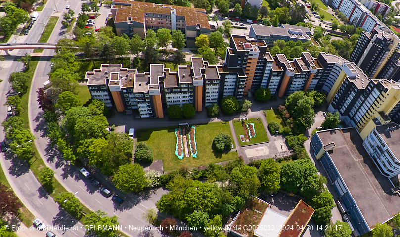 30.04.2024 - das Marx-Zentrum und Karl-Marx-Ring 52-62 mit Tiefgaragenbaustelle