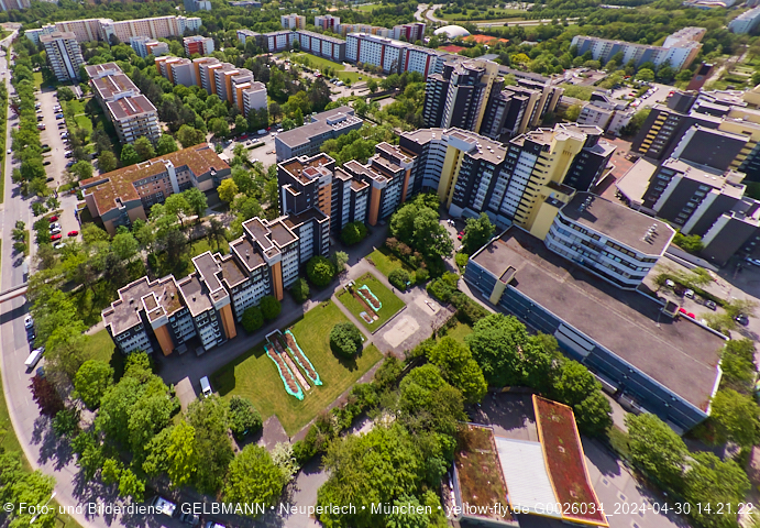 30.04.2024 - das Marx-Zentrum und Karl-Marx-Ring 52-62 mit Tiefgaragenbaustelle