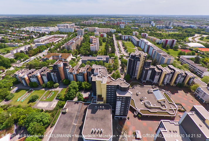 30.04.2024 - das Marx-Zentrum und Karl-Marx-Ring 52-62 mit Tiefgaragenbaustelle