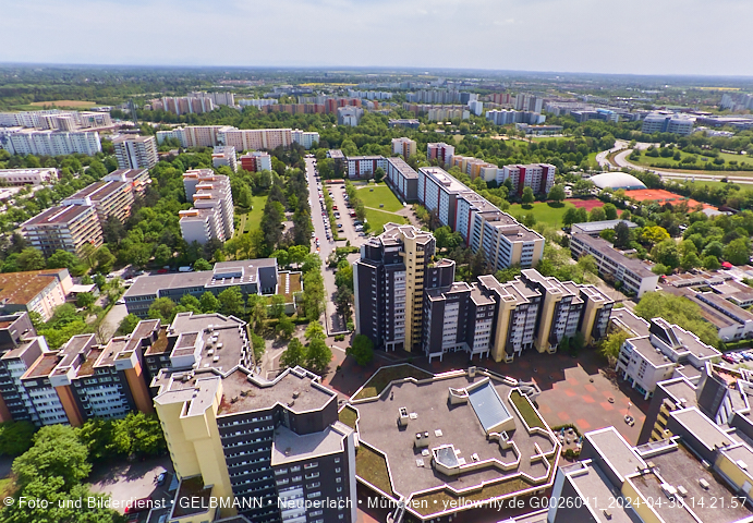 30.04.2024 - das Marx-Zentrum und Karl-Marx-Ring 52-62 mit Tiefgaragenbaustelle