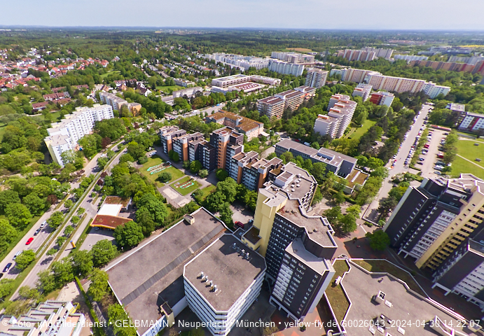 30.04.2024 - das Marx-Zentrum und Karl-Marx-Ring 52-62 mit Tiefgaragenbaustelle