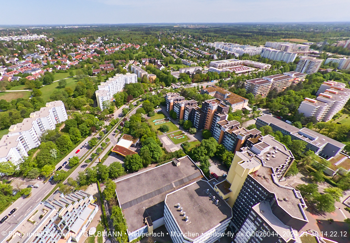 30.04.2024 - das Marx-Zentrum und Karl-Marx-Ring 52-62 mit Tiefgaragenbaustelle
