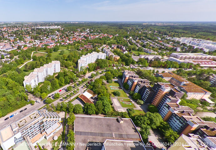 30.04.2024 - das Marx-Zentrum und Karl-Marx-Ring 52-62 mit Tiefgaragenbaustelle
