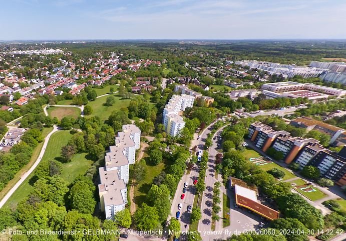 30.04.2024 - das Marx-Zentrum und Karl-Marx-Ring 52-62 mit Tiefgaragenbaustelle