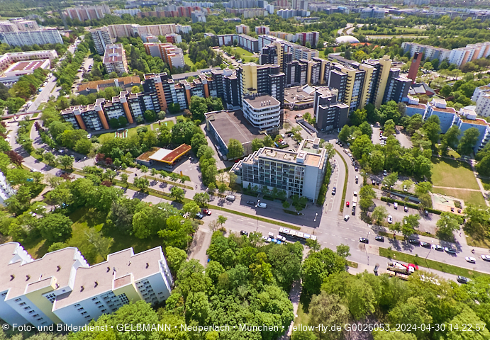 30.04.2024 - das Marx-Zentrum und Karl-Marx-Ring 52-62 mit Tiefgaragenbaustelle