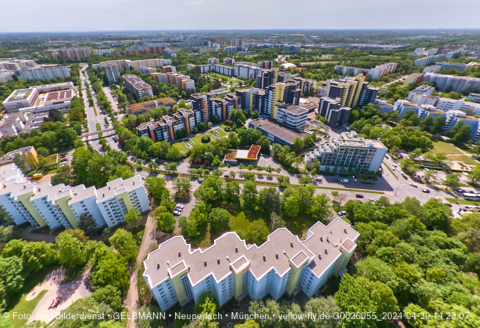 30.04.2024 - das Marx-Zentrum und Karl-Marx-Ring 52-62 mit Tiefgaragenbaustelle