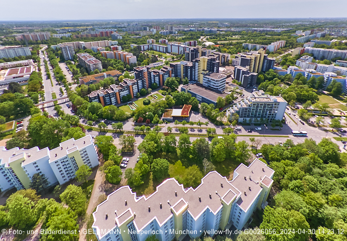 30.04.2024 - das Marx-Zentrum und Karl-Marx-Ring 52-62 mit Tiefgaragenbaustelle
