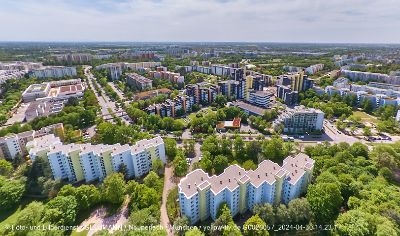 30.04.2024 - das Marx-Zentrum und Karl-Marx-Ring 52-62 mit Tiefgaragenbaustelle
