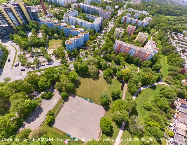 30.04.2024 - das Marx-Zentrum und Karl-Marx-Ring 52-62 mit Tiefgaragenbaustelle